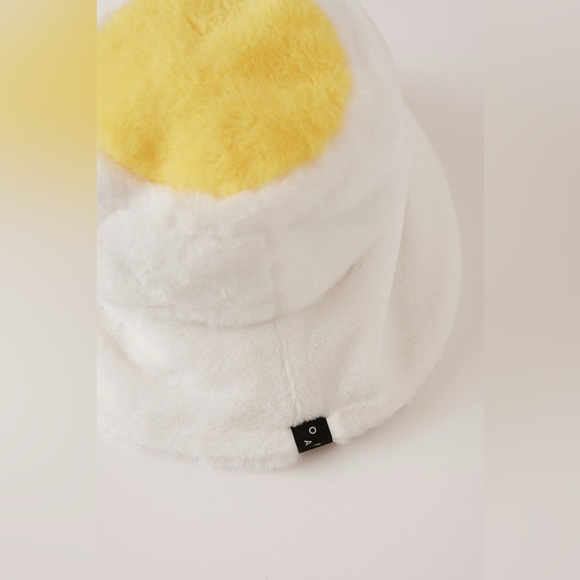 LAZY OAF Fried Egg Furry Hat - Picture 3 of 3